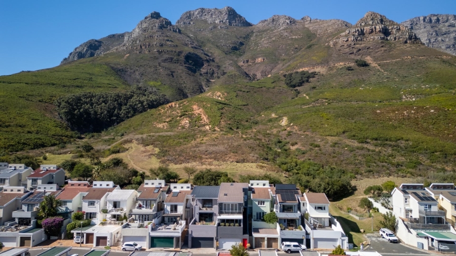 3 Bedroom Property for Sale in Vredehoek Western Cape